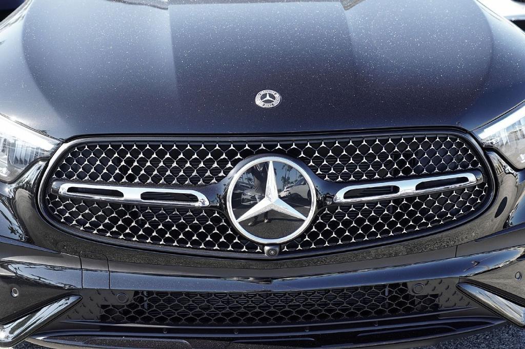 new 2026 Mercedes-Benz GLC 300 car, priced at $60,685