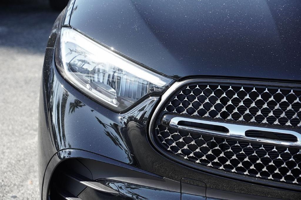 new 2026 Mercedes-Benz GLC 300 car, priced at $60,685