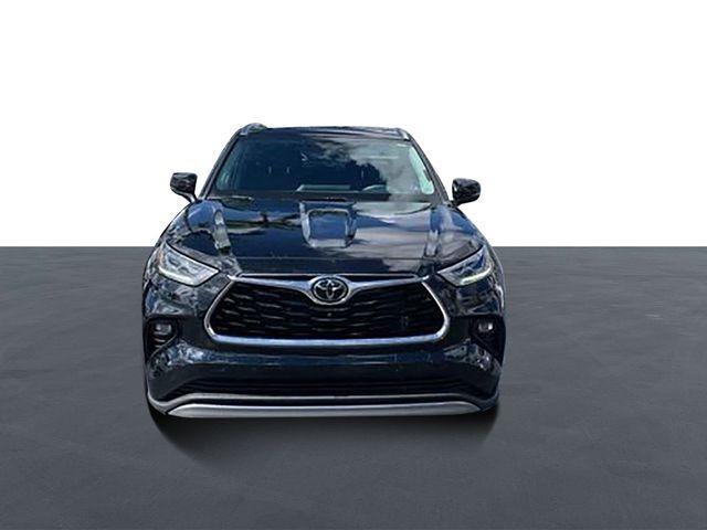 used 2022 Toyota Highlander car, priced at $36,990