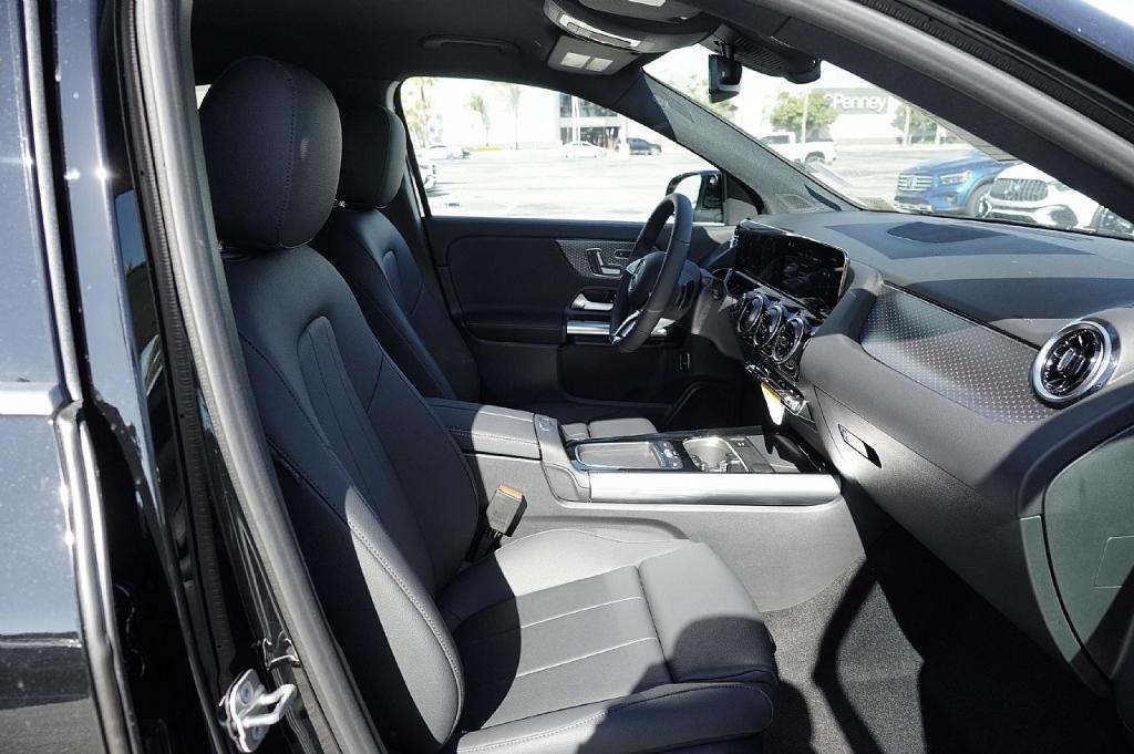 new 2026 Mercedes-Benz GLA 250 car, priced at $43,250