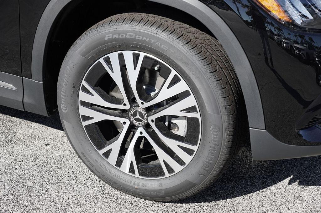 new 2026 Mercedes-Benz GLA 250 car, priced at $43,250