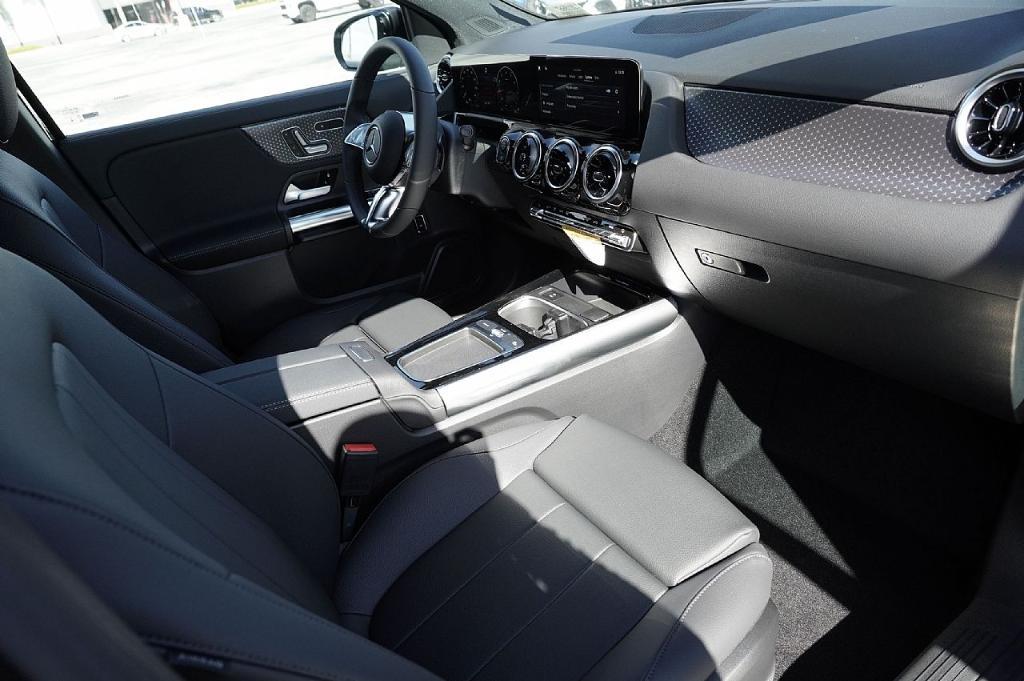 new 2026 Mercedes-Benz GLA 250 car, priced at $43,250