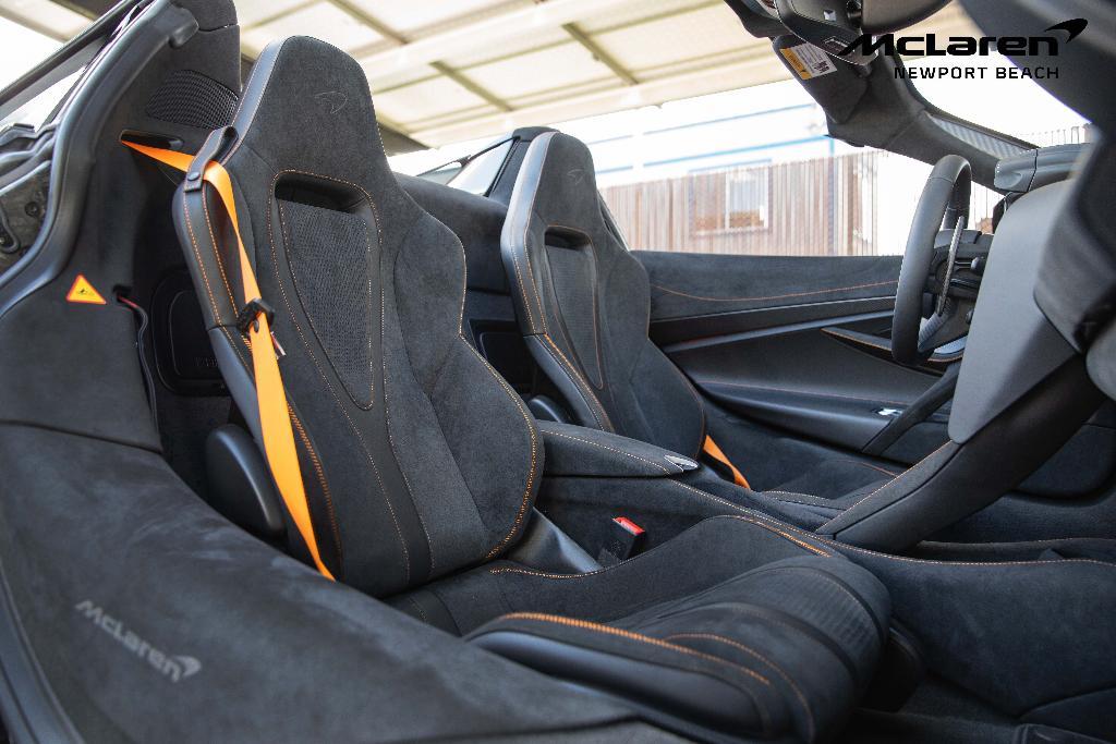 used 2025 McLaren 750S car, priced at $399,999