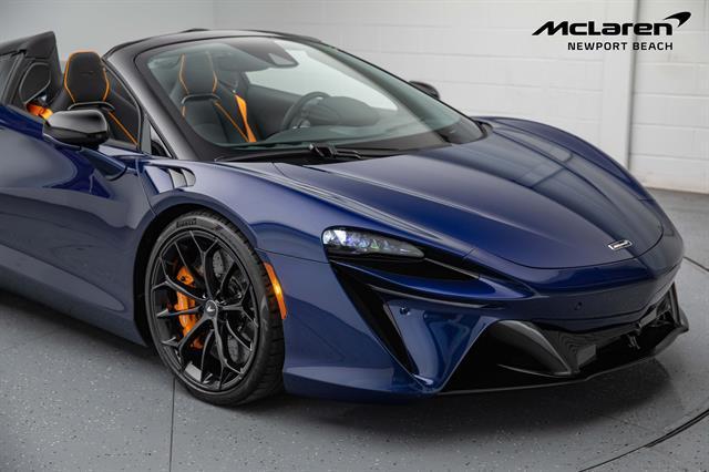 new 2025 McLaren Artura car, priced at $324,096