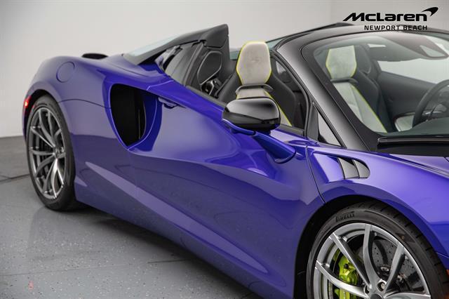 new 2025 McLaren Artura car, priced at $322,750