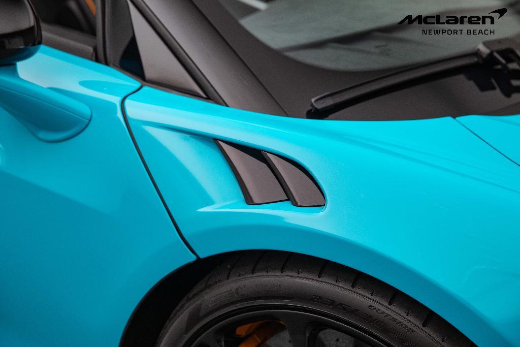 new 2025 McLaren Artura car, priced at $324,390