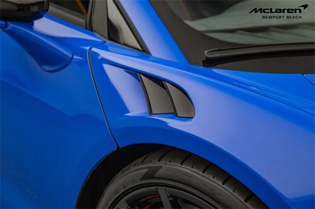 new 2025 McLaren Artura car, priced at $303,208
