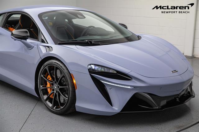 new 2025 McLaren Artura car, priced at $300,390