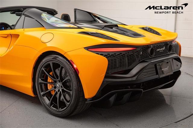 new 2025 McLaren Artura car, priced at $314,250