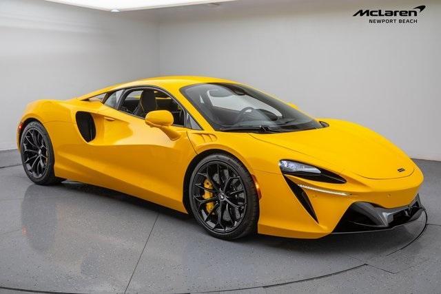 new 2024 McLaren Artura car, priced at $290,158