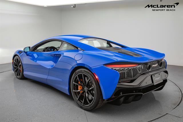 new 2025 McLaren Artura car, priced at $303,208