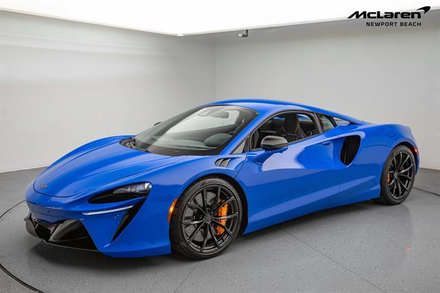 new 2025 McLaren Artura car, priced at $303,208