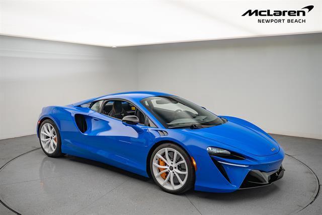 new 2025 McLaren Artura car, priced at $303,208