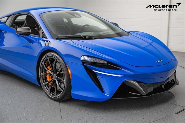 new 2025 McLaren Artura car, priced at $303,208