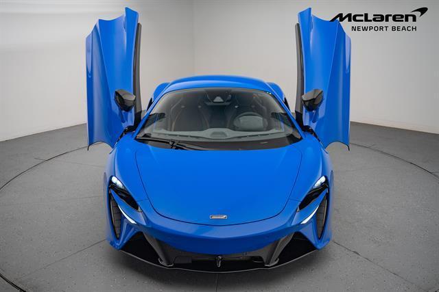 new 2025 McLaren Artura car, priced at $303,208