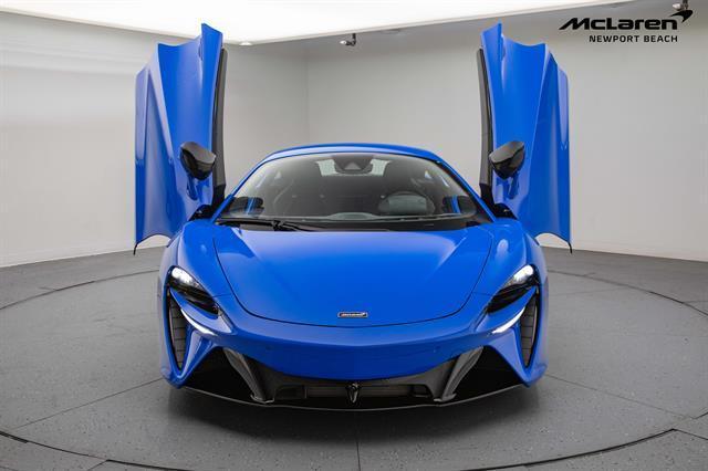 new 2025 McLaren Artura car, priced at $303,208