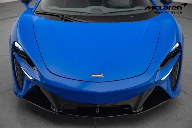 new 2025 McLaren Artura car, priced at $303,208