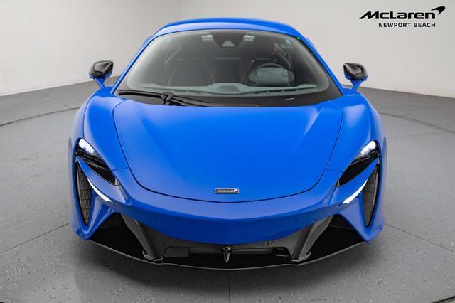 new 2025 McLaren Artura car, priced at $303,208
