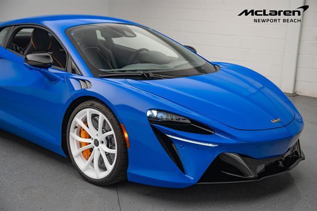 new 2025 McLaren Artura car, priced at $303,208
