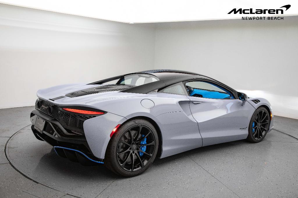 new 2025 McLaren Artura car, priced at $328,176
