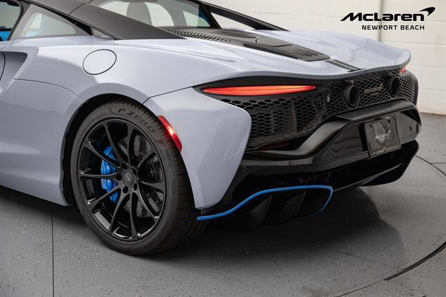 new 2025 McLaren Artura car, priced at $328,176
