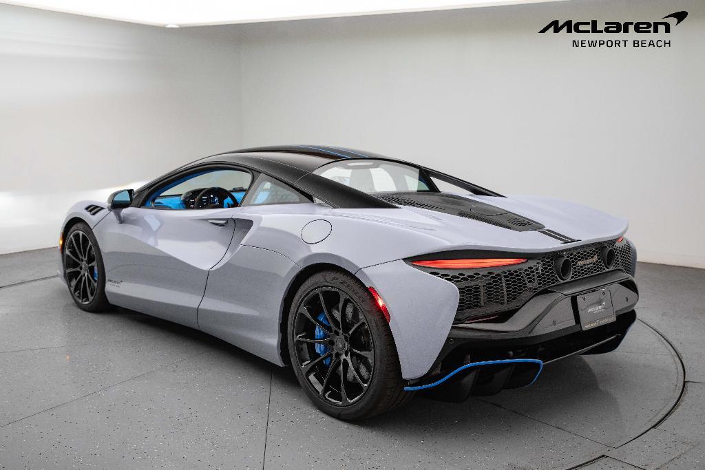 new 2025 McLaren Artura car, priced at $328,176
