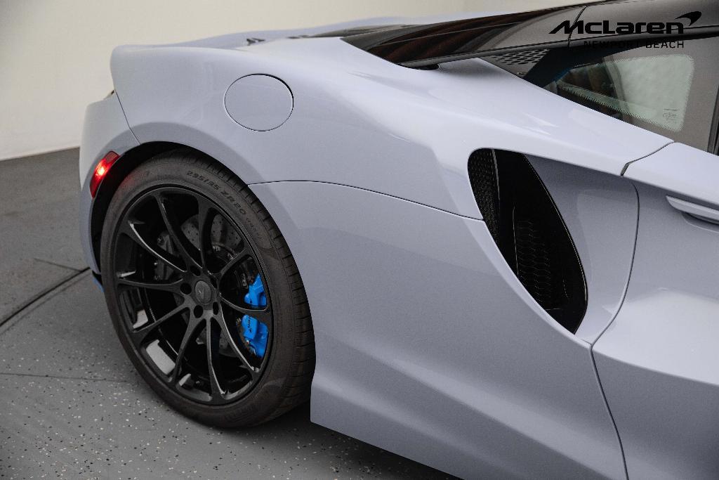 new 2025 McLaren Artura car, priced at $328,176