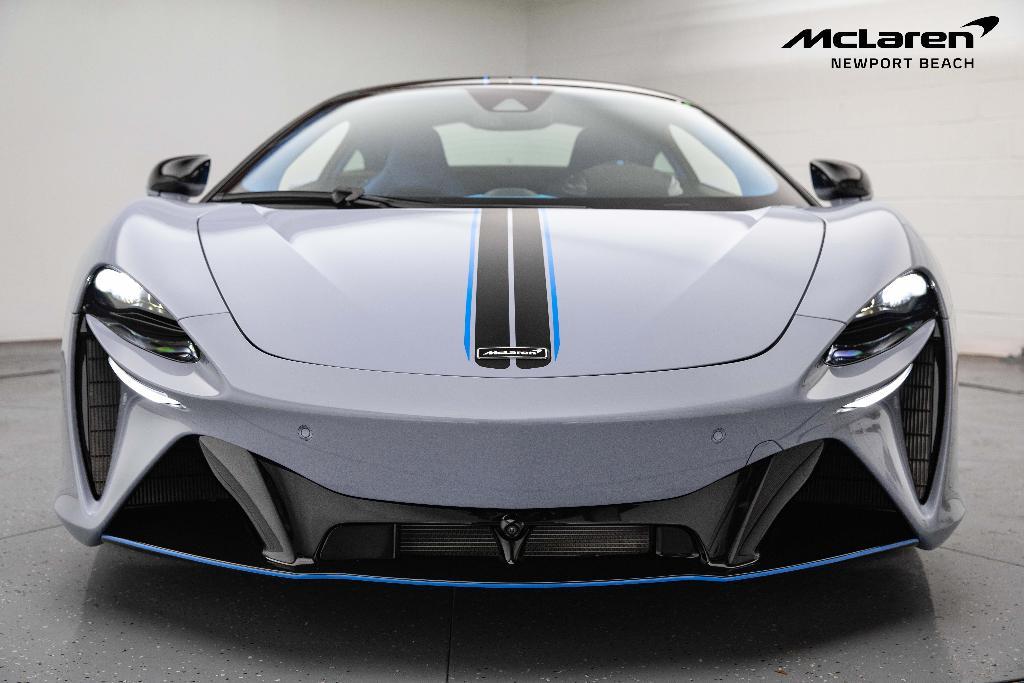 new 2025 McLaren Artura car, priced at $328,176