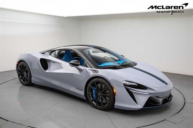 new 2025 McLaren Artura car, priced at $328,176