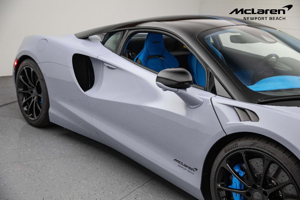 new 2025 McLaren Artura car, priced at $328,176