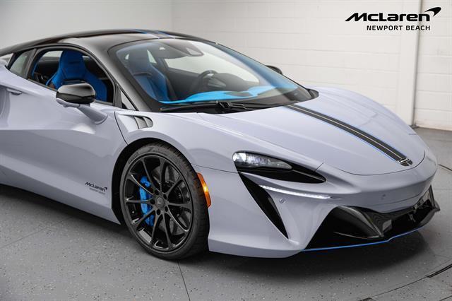 new 2025 McLaren Artura car, priced at $328,176