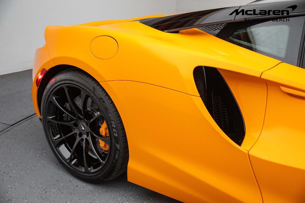 new 2025 McLaren Artura car, priced at $290,658