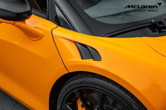 new 2025 McLaren Artura car, priced at $290,658