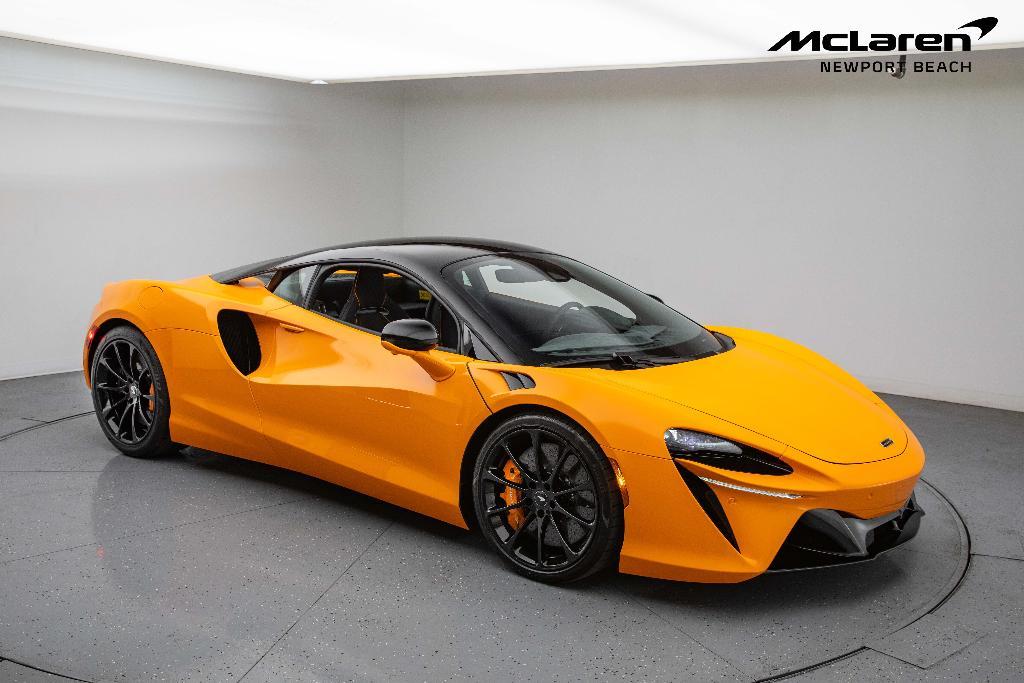 new 2025 McLaren Artura car, priced at $290,658