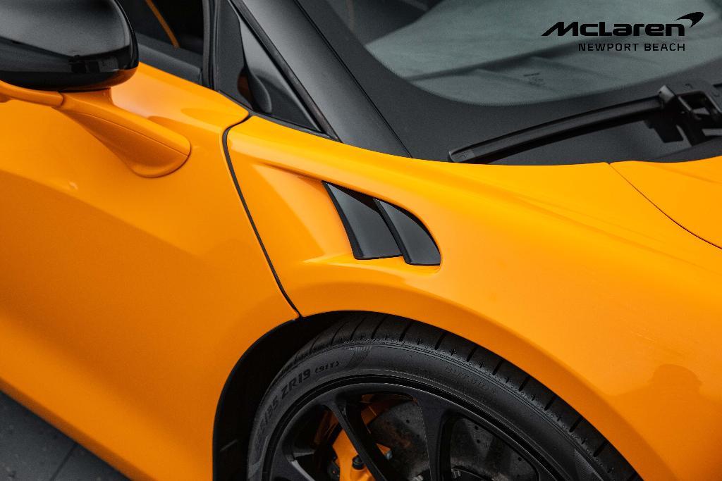 new 2025 McLaren Artura car, priced at $290,658