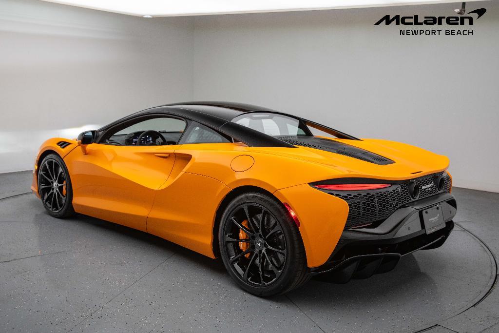 new 2025 McLaren Artura car, priced at $290,658