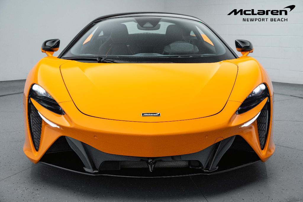 new 2025 McLaren Artura car, priced at $290,658