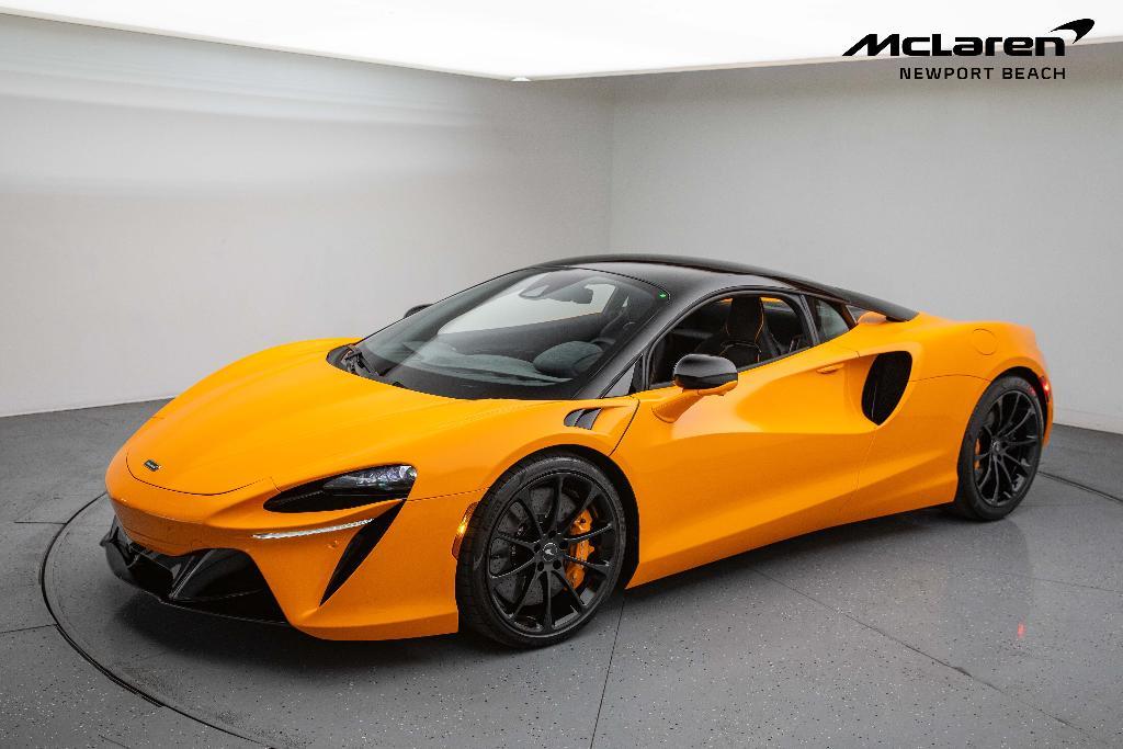 new 2025 McLaren Artura car, priced at $290,658