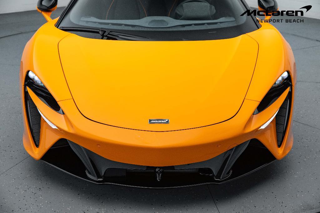 new 2025 McLaren Artura car, priced at $290,658