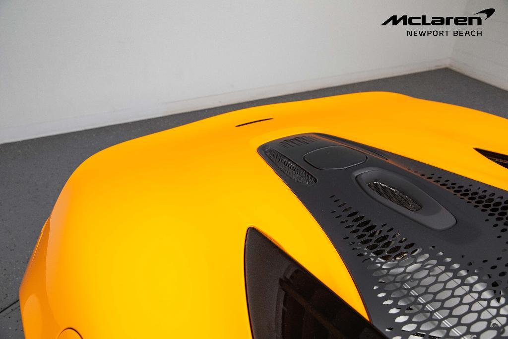 new 2025 McLaren Artura car, priced at $290,658