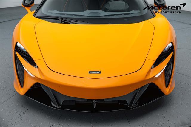 new 2025 McLaren Artura car, priced at $290,658
