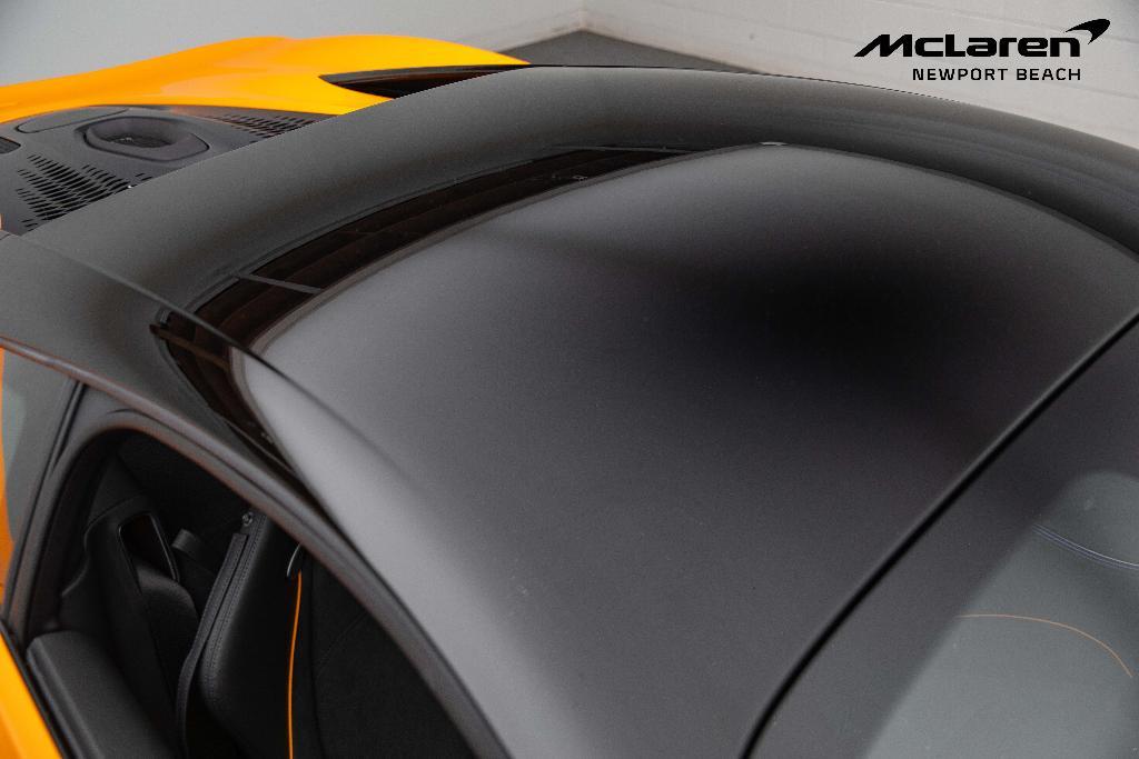 new 2025 McLaren Artura car, priced at $290,658