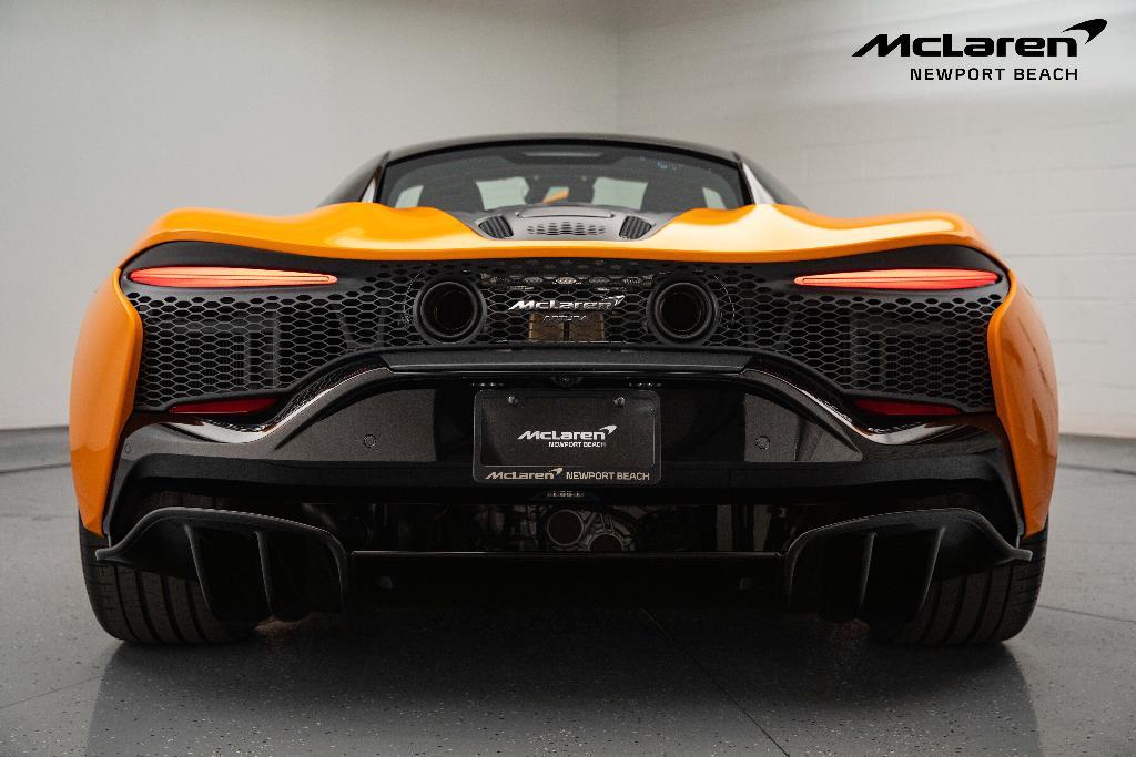 new 2025 McLaren Artura car, priced at $290,658