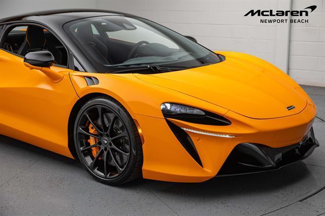 new 2025 McLaren Artura car, priced at $290,658
