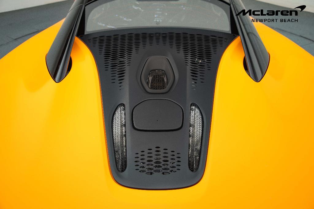 new 2025 McLaren Artura car, priced at $290,658