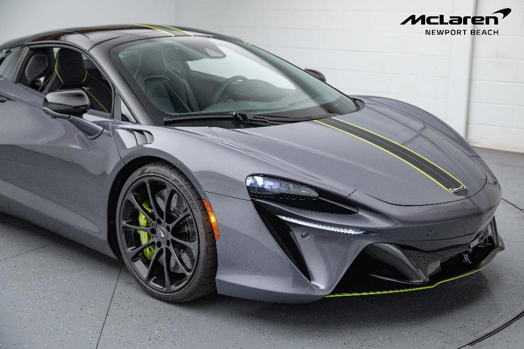new 2025 McLaren Artura car, priced at $315,650