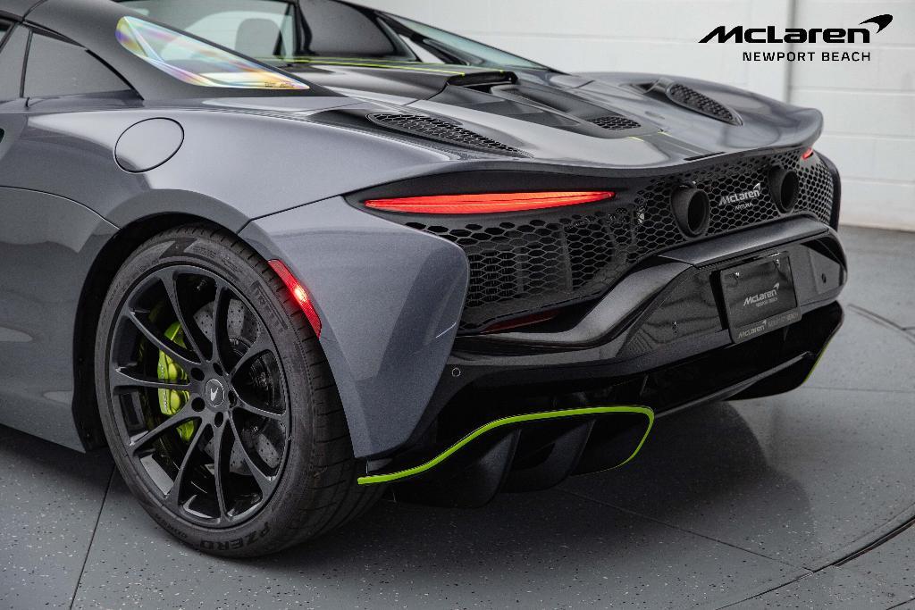 new 2025 McLaren Artura car, priced at $315,650