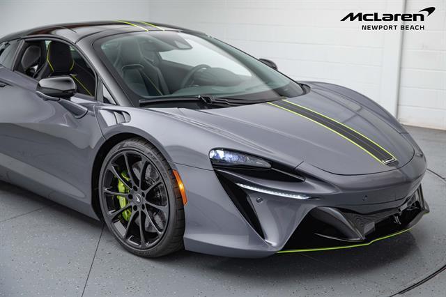 new 2025 McLaren Artura car, priced at $315,650