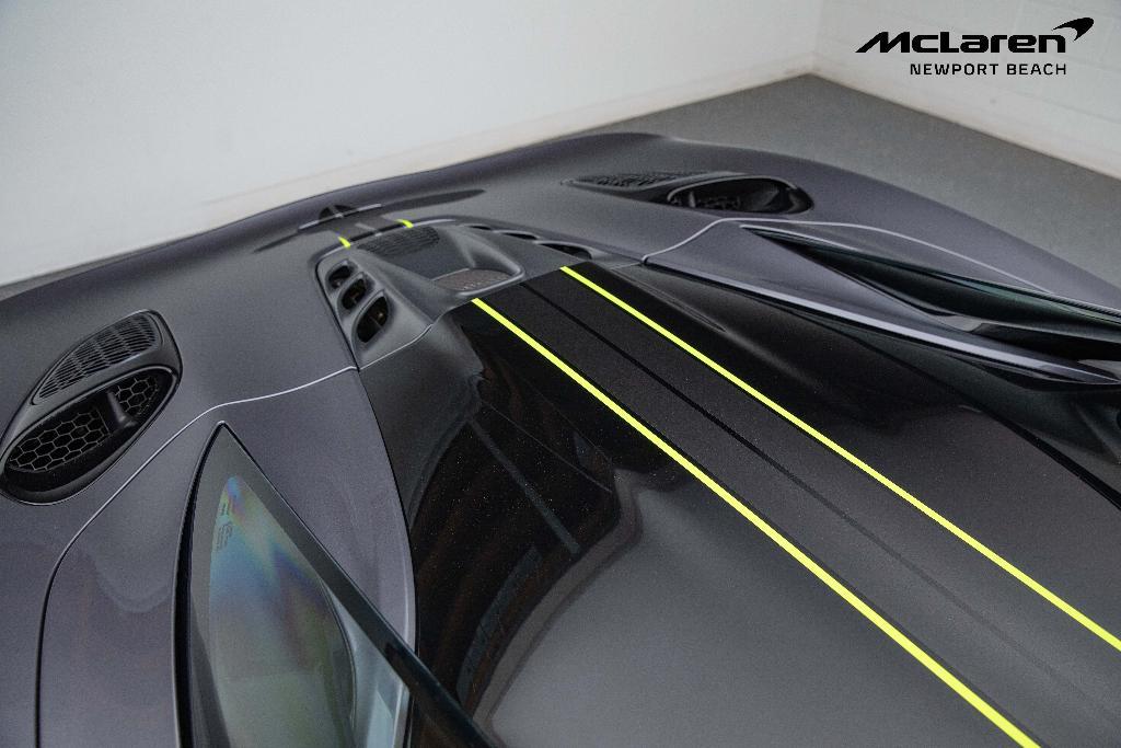 new 2025 McLaren Artura car, priced at $315,650