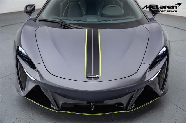 new 2025 McLaren Artura car, priced at $315,650